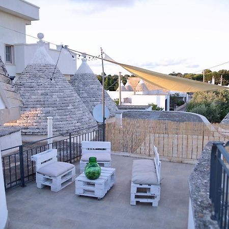 Valle D'Itria Trullo Sovrano Sul Monte Cisternino Luaran gambar