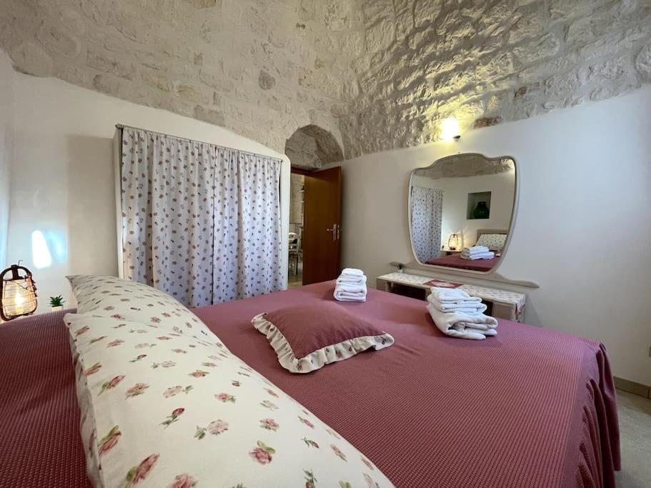 Valle D'Itria Trullo Sovrano Sul Monte Cisternino Luaran gambar