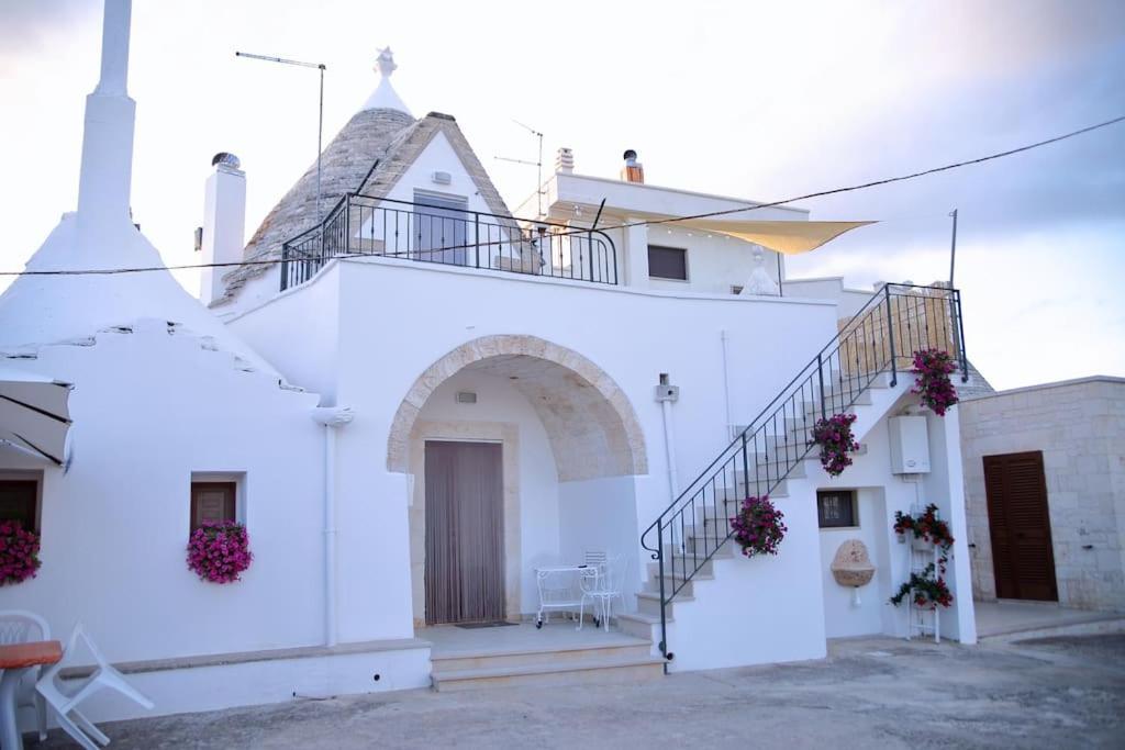 Valle D'Itria Trullo Sovrano Sul Monte Cisternino Luaran gambar