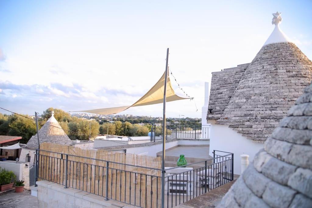 Valle D'Itria Trullo Sovrano Sul Monte Cisternino Luaran gambar